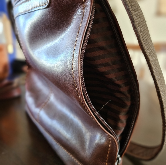 Jack George's Voyager Crossbody - Picture 2 of 8